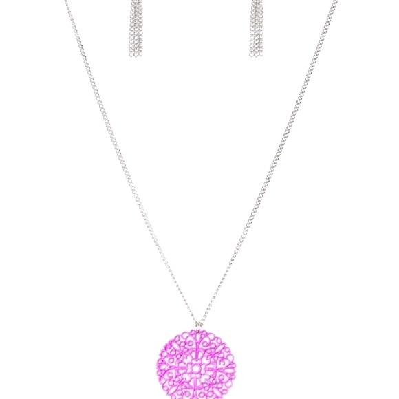 Necklace - Picture 1 of 3